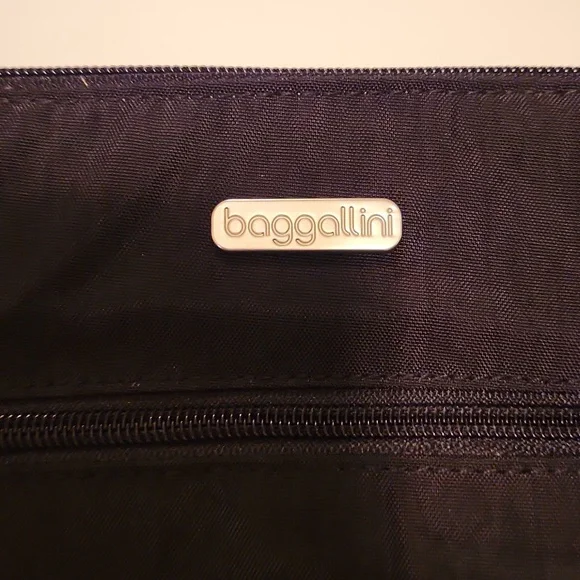 Baggallini Black Crossbody Bag - Picture 2 of 11